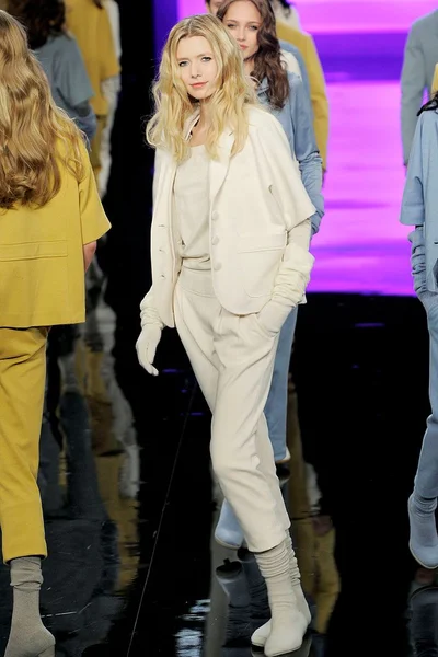 Look 48